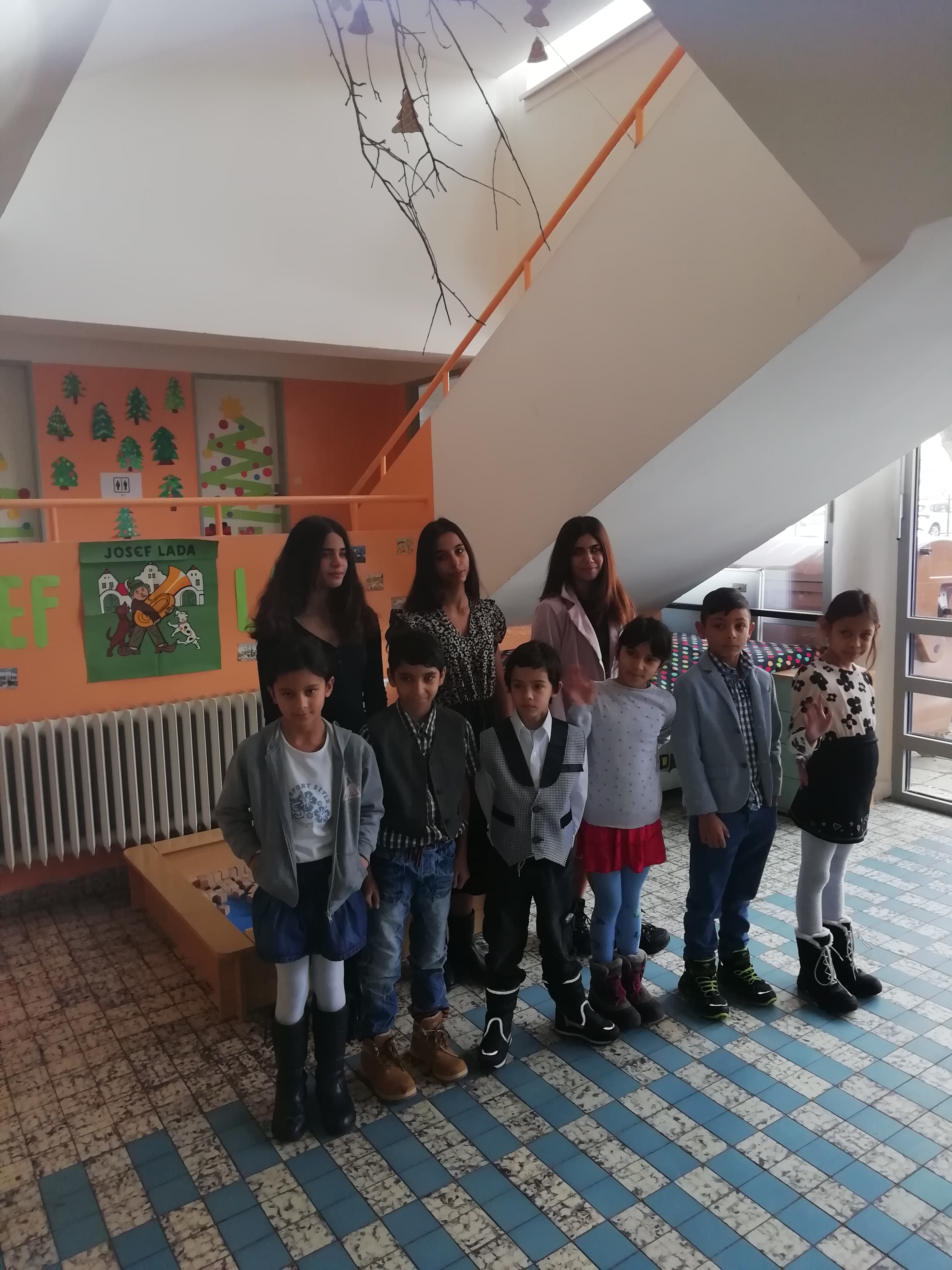 Mikulášské představení a návštěva dětí z Dětského domova V Sedloňově